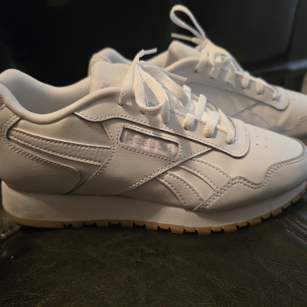 Size 7, Women's Reebok White Leather Sneakers